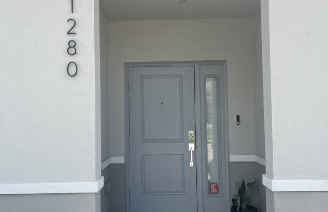 1280 Northeast 5th Court photos photos