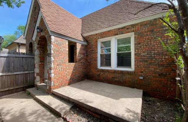 ADORABLE duplex in fantastic Brookside location!! 1 bed, 1 bath. photos photos