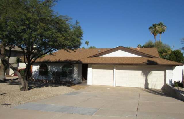 Charming 3 bedroom/2 bath single level home in Phoenix! NO HOA! - 230 East Wood Drive, Phoenix, AZ 85022