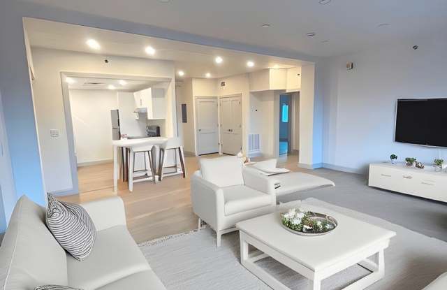 Don’t miss out on this 4 bed 2 bath in Kenmore… photos photos