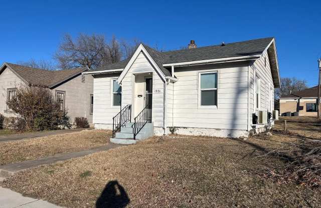 1921 Annie Baxter Avenue Gallery 1
