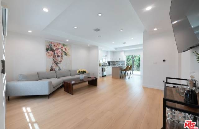 1423 N Hill Ave Gallery 2