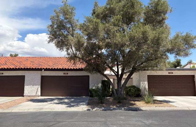 single-story townhouse 3-bedroom, 2-bath Gallery 3
