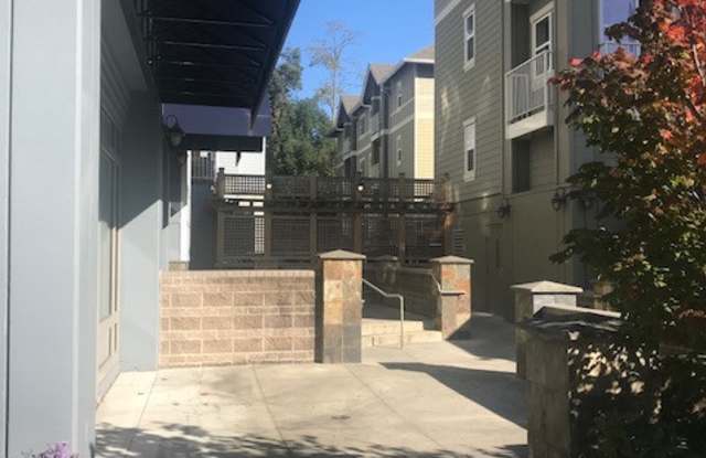 Clean  Updated Island Crossings One Bedroom Apt - 300 High School Road Northeast, Bainbridge Island, WA 98110