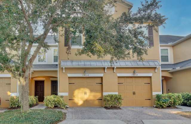 Lovely 3/2.5 Spacious Townhome with a 2 Car Garage in the Highly Desired Gated Community Oasis Cove at Lakeside Village - Windermere! - 14210 Desert Haven Street, Horizon West, FL 34786