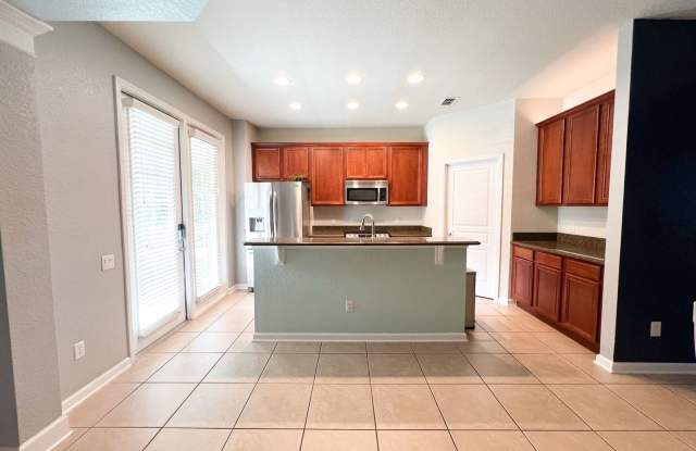 Stunning 3/2.5 Windermere Townhome Gallery 4
