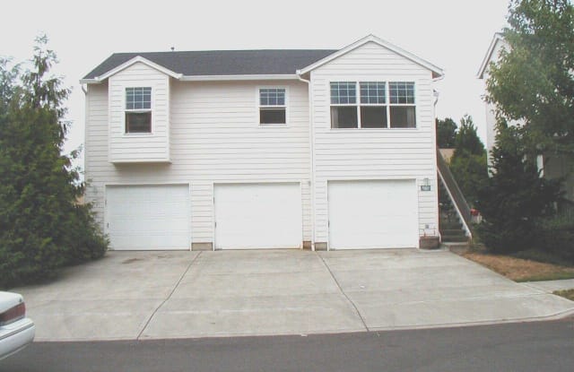 5900 NE 35 CIRCLE - 5900 Northeast 35th Circle, Vancouver, WA 98661