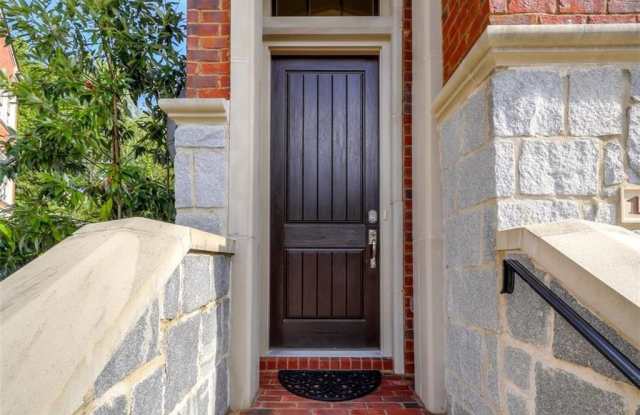 1317 Dover Circle NE Gallery 2