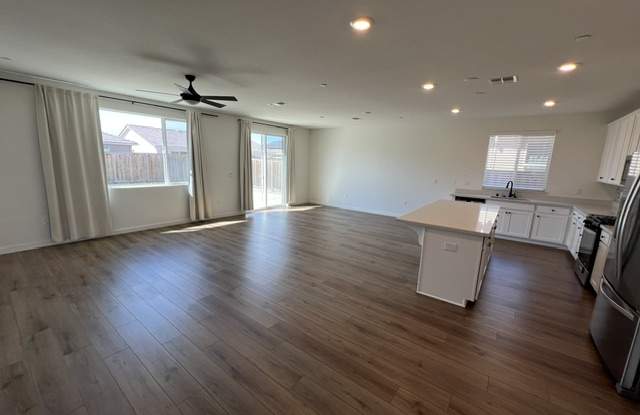 1540 Minories Drive Gallery 2
