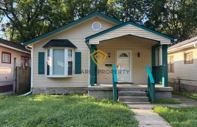 Refreshed 3 Bedroom Home with Partially Fenced In Yard, Available NOW! Gallery 1