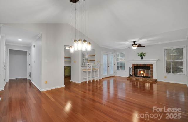 3300 Selwyn Farms Lane unit: 6 - 3300 Selwyn Farms Lane, Charlotte, NC 28209