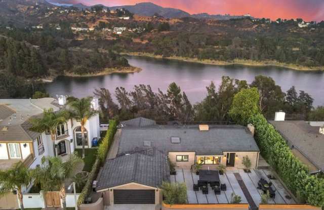 2960 LAKERIDGE DR Gallery 2