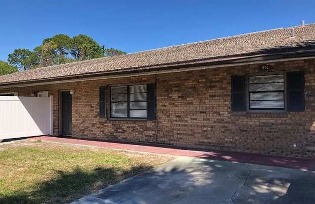 1525 Juniper Dr photos photos