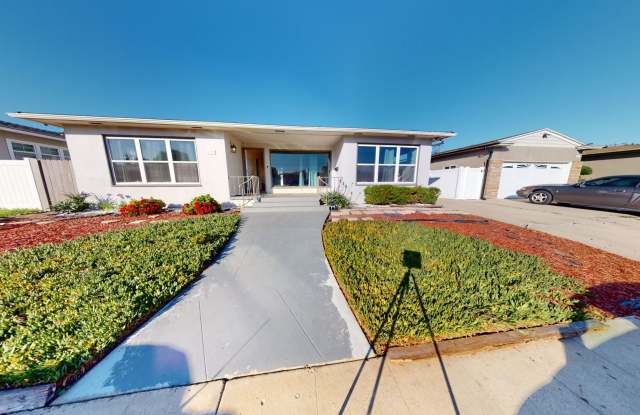 Huge House on Art St!! (Lease out, pending signatures. Check back in a few days!) - 4933 Art Street, San Diego, CA 92115