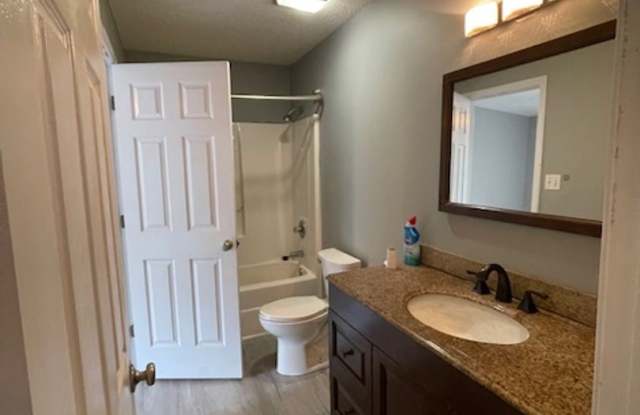 City of Maryville 1 bedroom with garage Call Ed Johnson 865-924-5045 or Debra Johnson 865-591-8281 Gallery 3