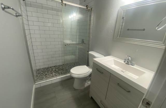 9618 N 5TH Street photos photos