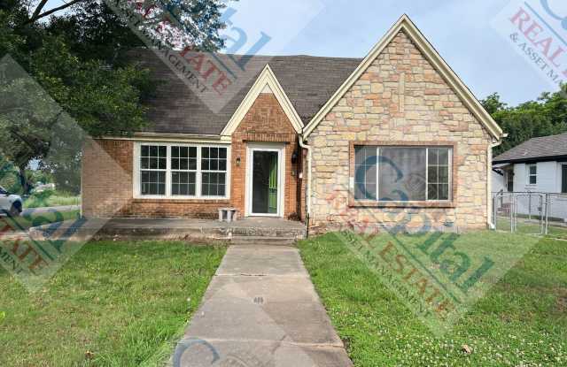 Spacious 3 Bedroom - 1602 North Market Avenue, Shawnee, OK 74804
