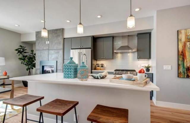 4922 Lowell Boulevard Gallery 2
