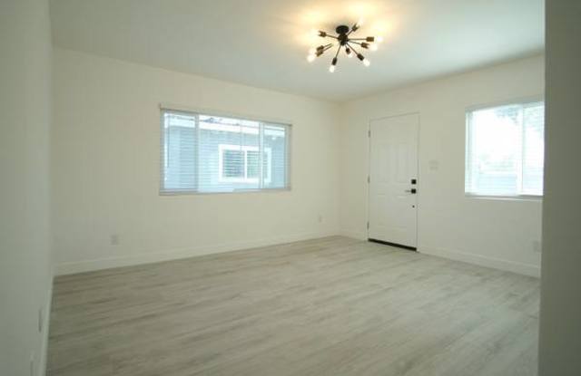 2023 West Jefferson Boulevard - 3/4 Gallery 2