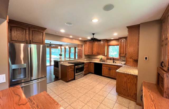 Great Home in Tatarrax Hills Neighborhood located on West Side of MHK! photos photos