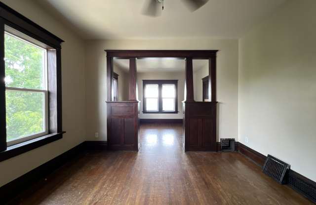 809 West 8th Street - 1/2 Gallery 3