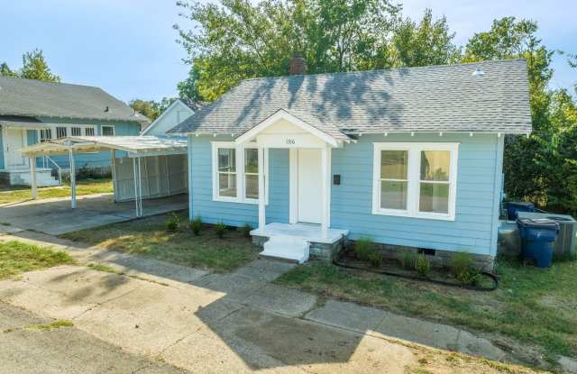Freshly Updated 3 Bedroom House photos photos
