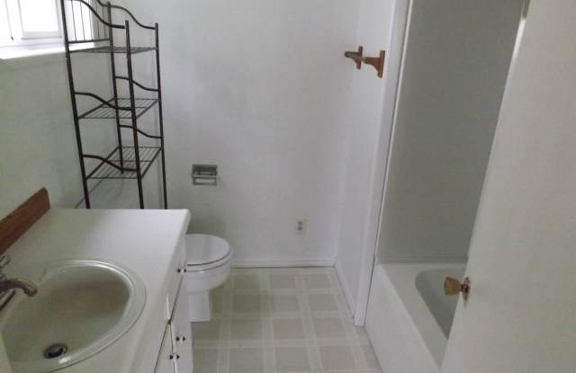 3 Bedroom 2 Bath House with an office Gallery 4