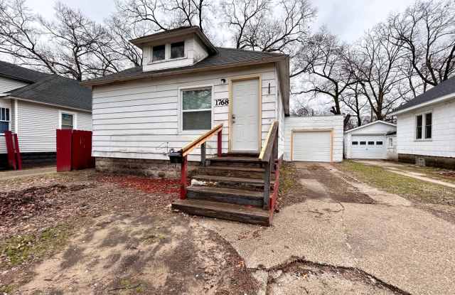 Three Bedroom Home in Muskegon photos photos Three Bedroom Home in Muskegon photos photos