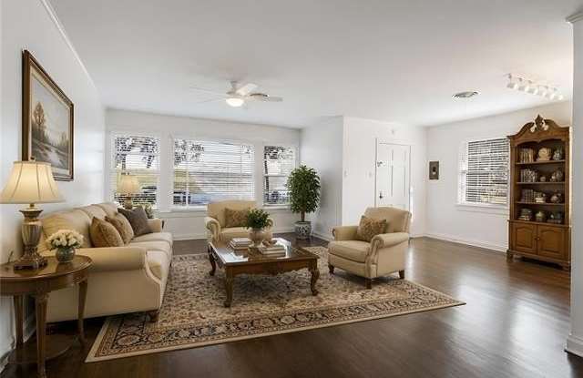 7924 LINCOLN BEACH Boulevard Gallery 3