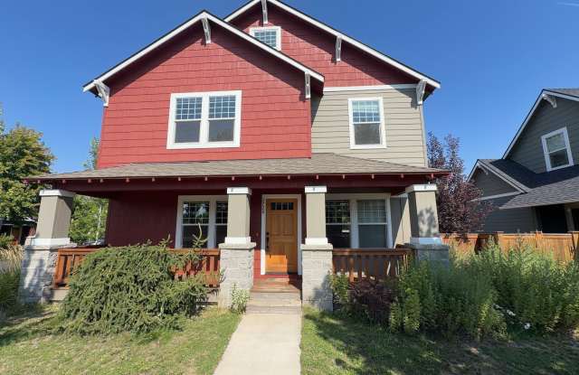2728 NE Black Oak Place in NE Bend, 3 Bedroom / 2.5 Bathroom Gallery 3