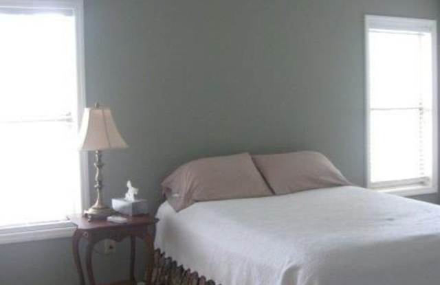 Room in 2 Bedroom Home at Sunpointe Dr photos photos