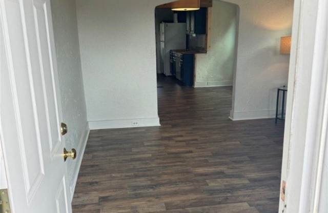 1301 Woodbourne Ave Gallery 4