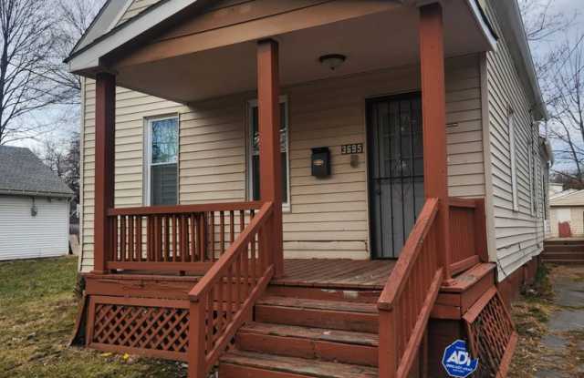 Charming 5-Bedroom Property in Prime Location photos photos