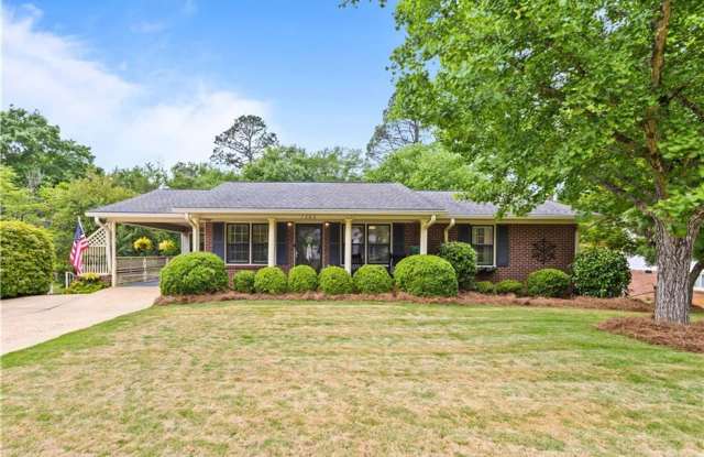 Charming Northside Opelika Home w/ Basement photos photos