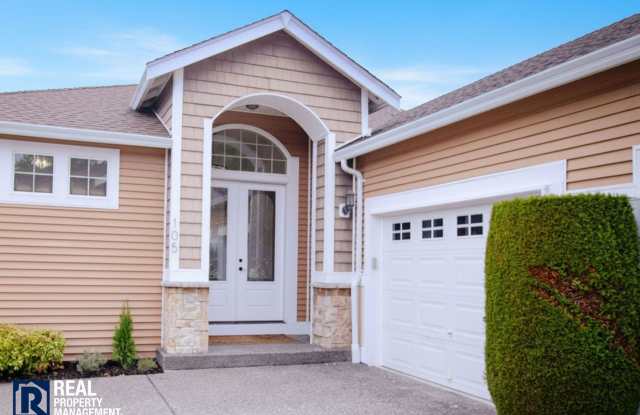 Beautifully Remodeled Modern 3-Bedroom TownHome with Fenced Yard & Garage in Orting photos photos