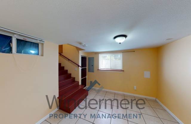 527 E Cherry **Basement Apartment - Flat Rate of $50/month for All Utilities** Gallery 4