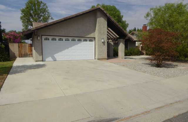 Stunning 3-Bedroom Pool Home with Huge Views in Saugus! photos photos