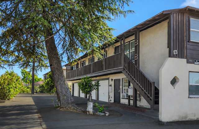 1916 East Hunter Avenue - 4 photos photos