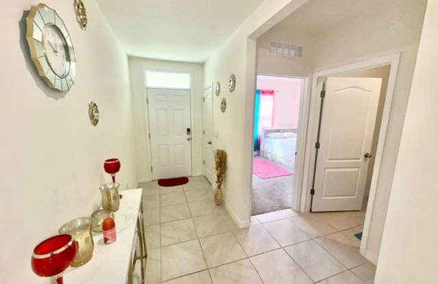 Sanford - 4 Bedroom, 2 Bathroom - $2,695.00 Gallery 3