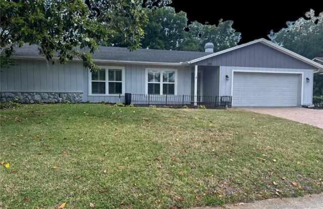 105 E COTTESMORE Circle Gallery 1