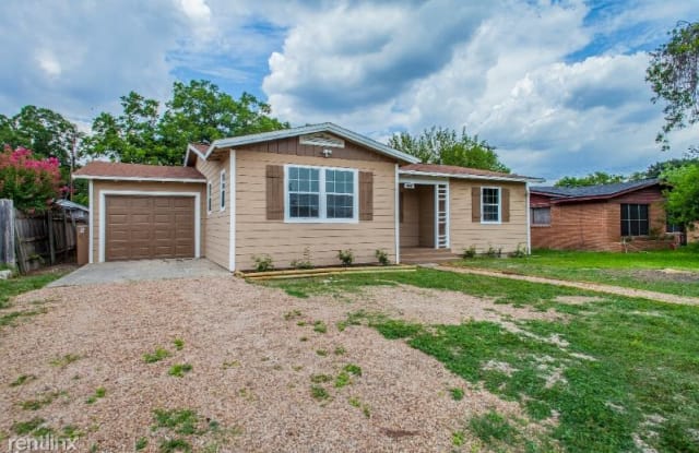 2707 W Mistletoe Ave - 2707 West Mistletoe Avenue, San Antonio, TX 78228