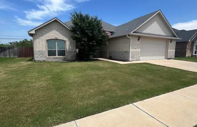 Spacious Family Room Great Location - 7009 McLeod Drive, Abilene, TX 79602 Spacious Family Room Great Location - 7009 McLeod Drive, Abilene, TX 79602