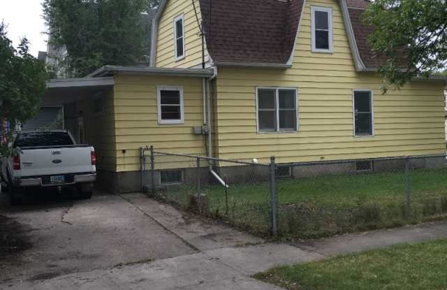 821 2 St N Gallery 3