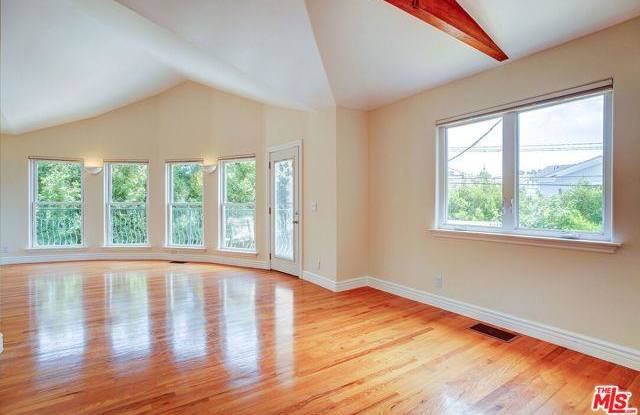 10450 Ilona Avenue photos photos