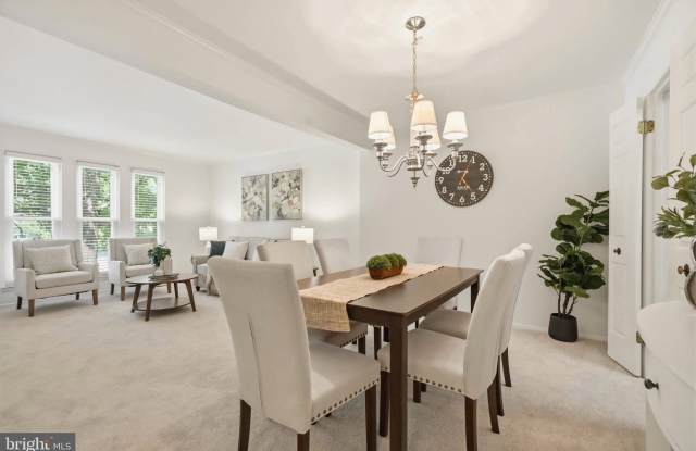 8112 WOODED GLEN Court Gallery 4