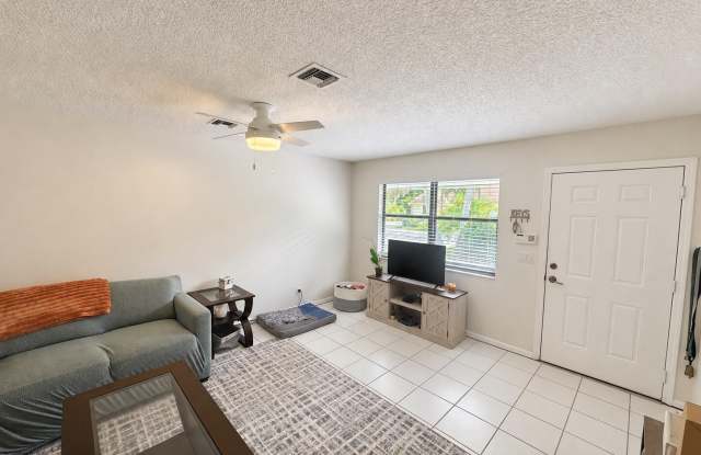 9258 GREEN MEADOWS Way Gallery 2