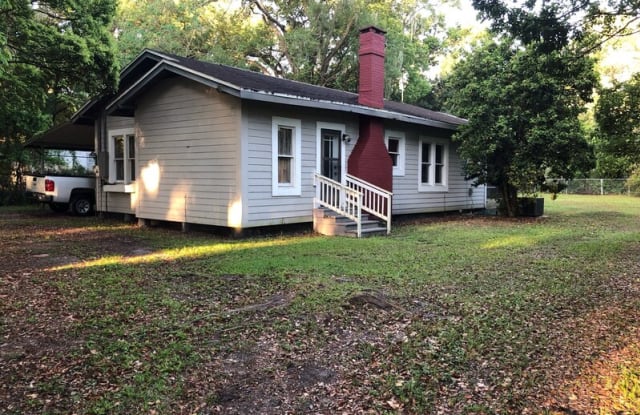 2528 ORANGE AVE - 2528 Orange Avenue, Sanford, FL 32773