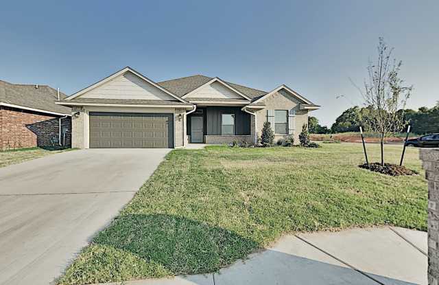 Luxury 4 Bedroom 2 Bathroom Home in Putnam City Schools Gallery 1