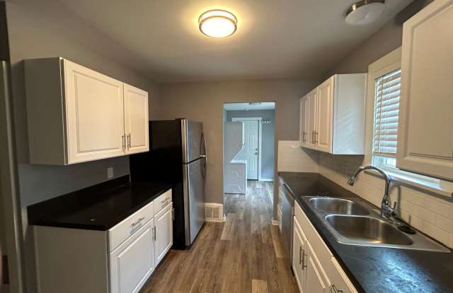 3 bedroom with fenced in yard Gallery 3