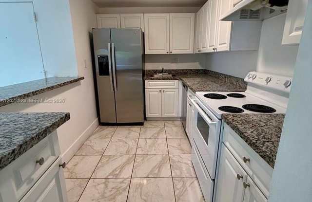 10393 N Kendall Dr photos photos